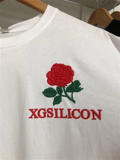 Silikone logo på tøj